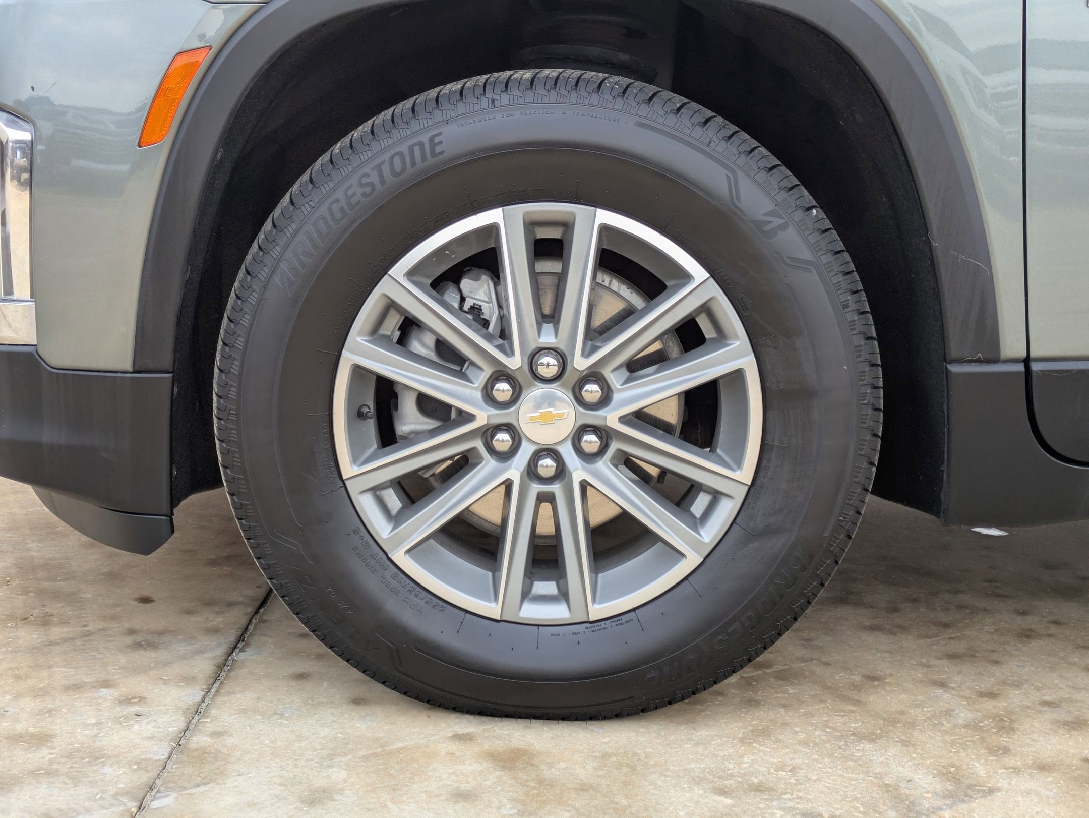 2023 Chevrolet Traverse LT Cloth