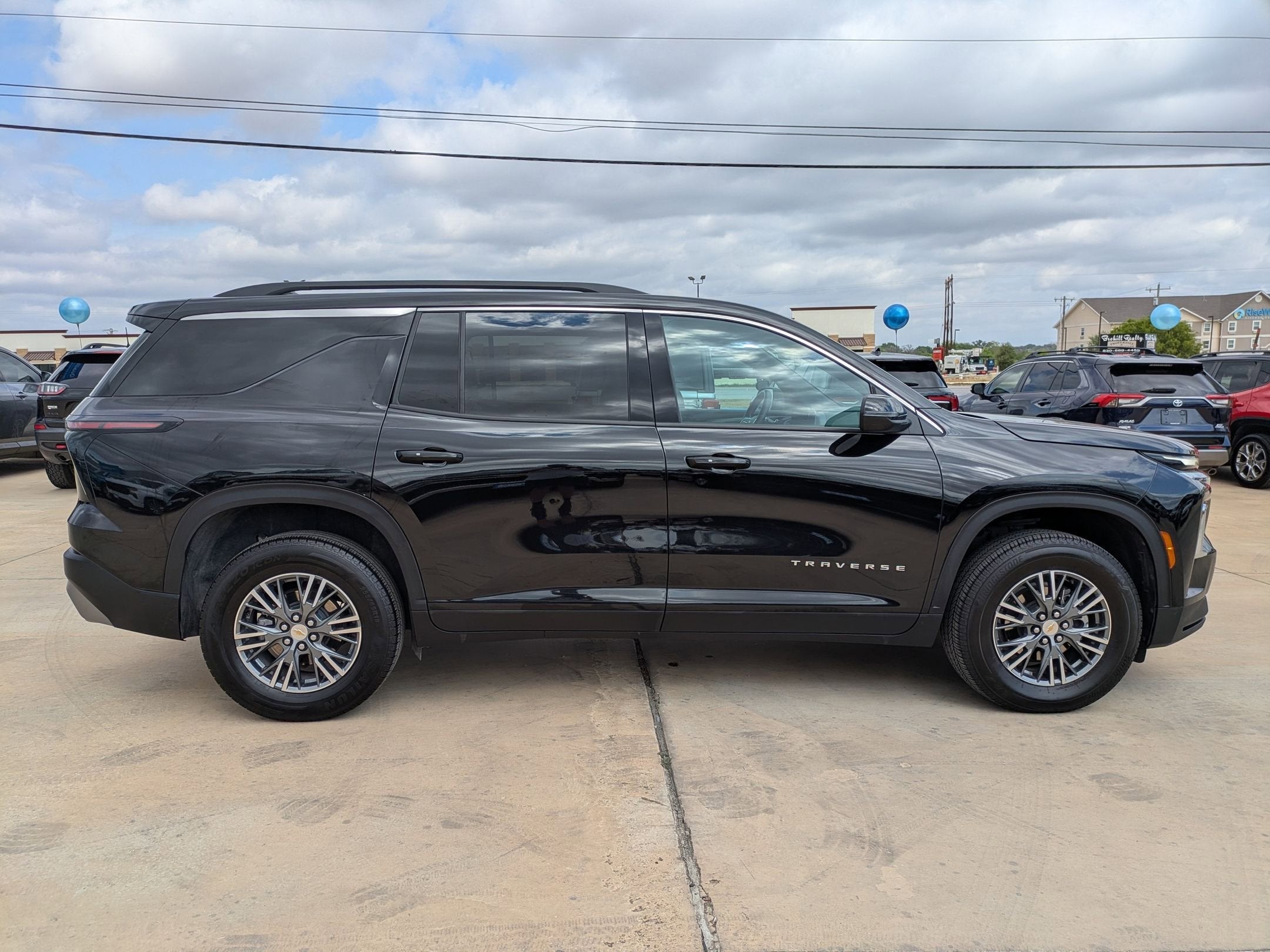 2025 Chevrolet Traverse LT