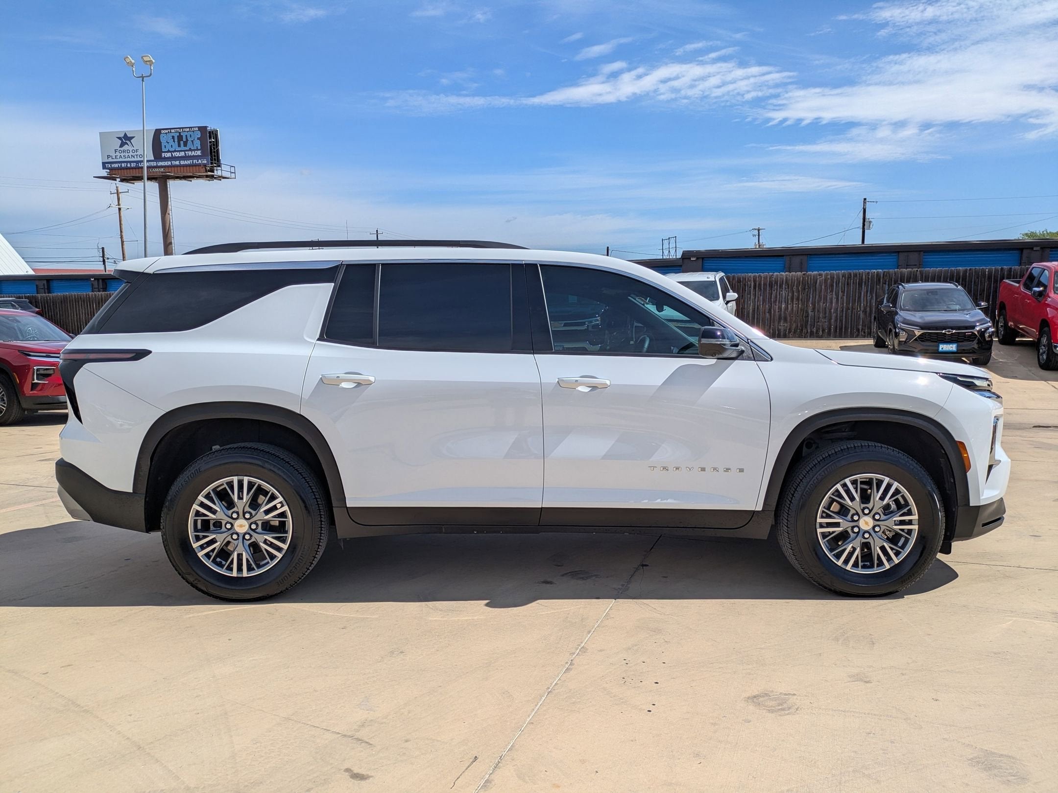 2025 Chevrolet Traverse LT