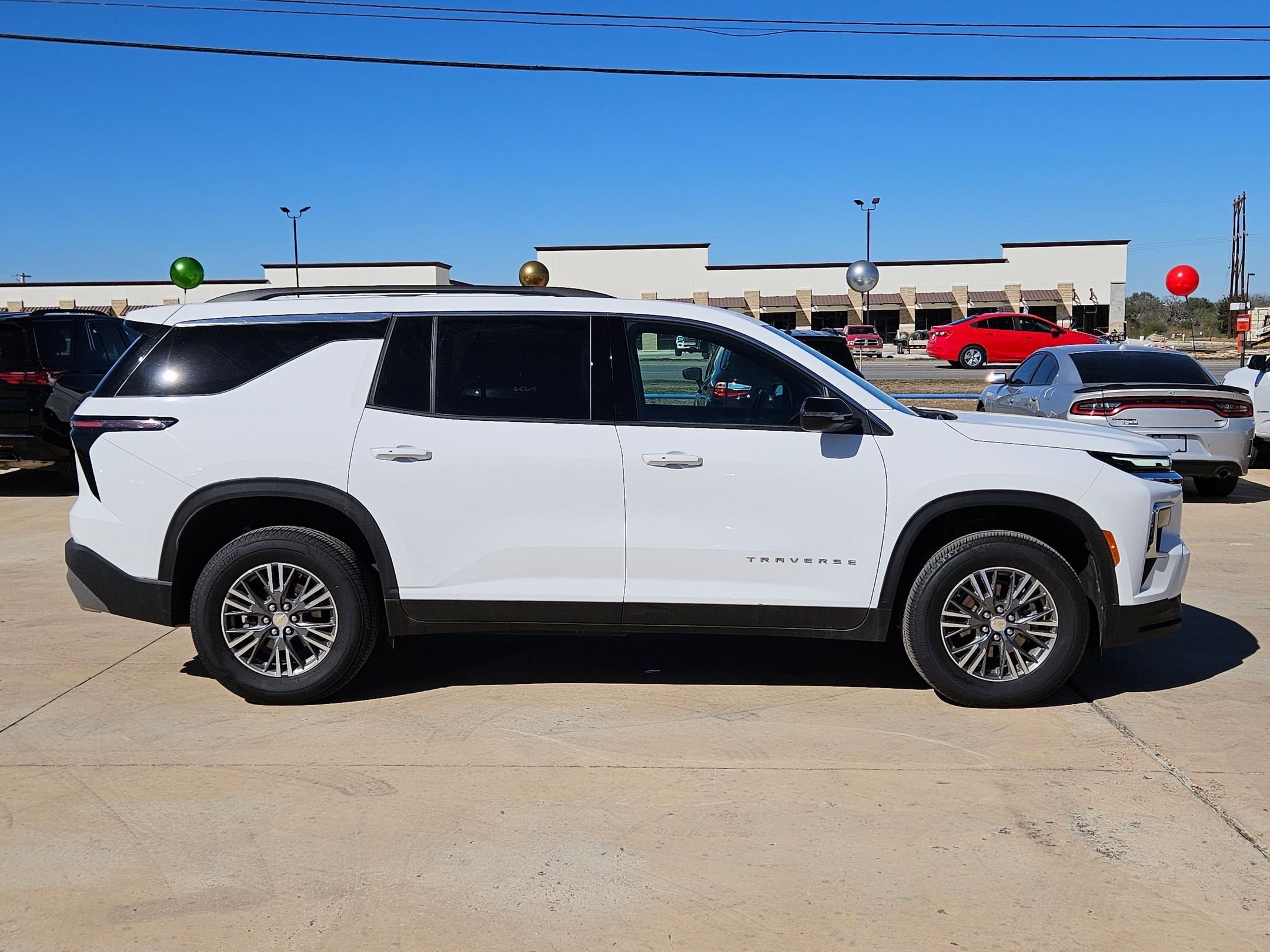 2025 Chevrolet Traverse LT