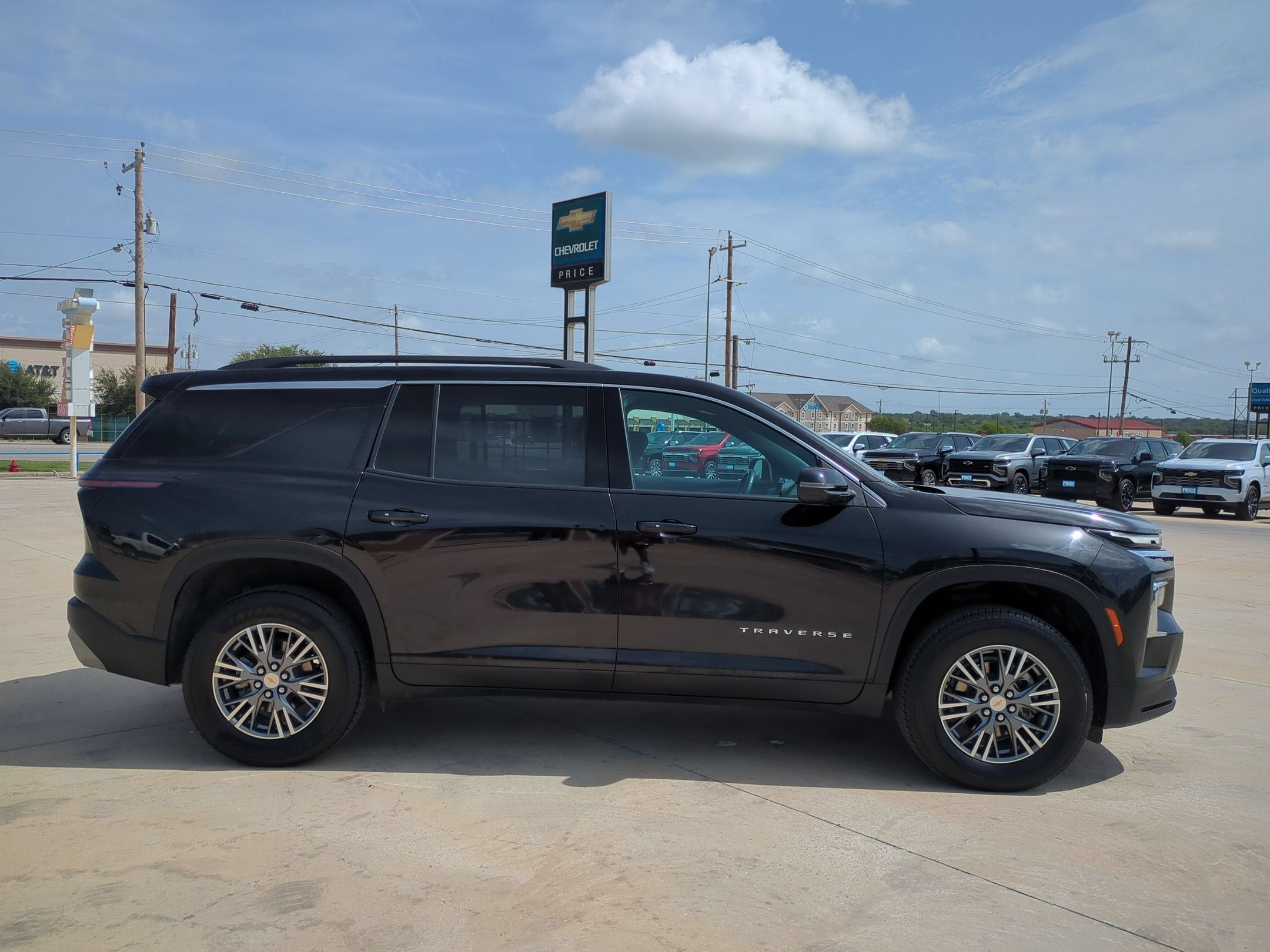 2025 Chevrolet Traverse LT