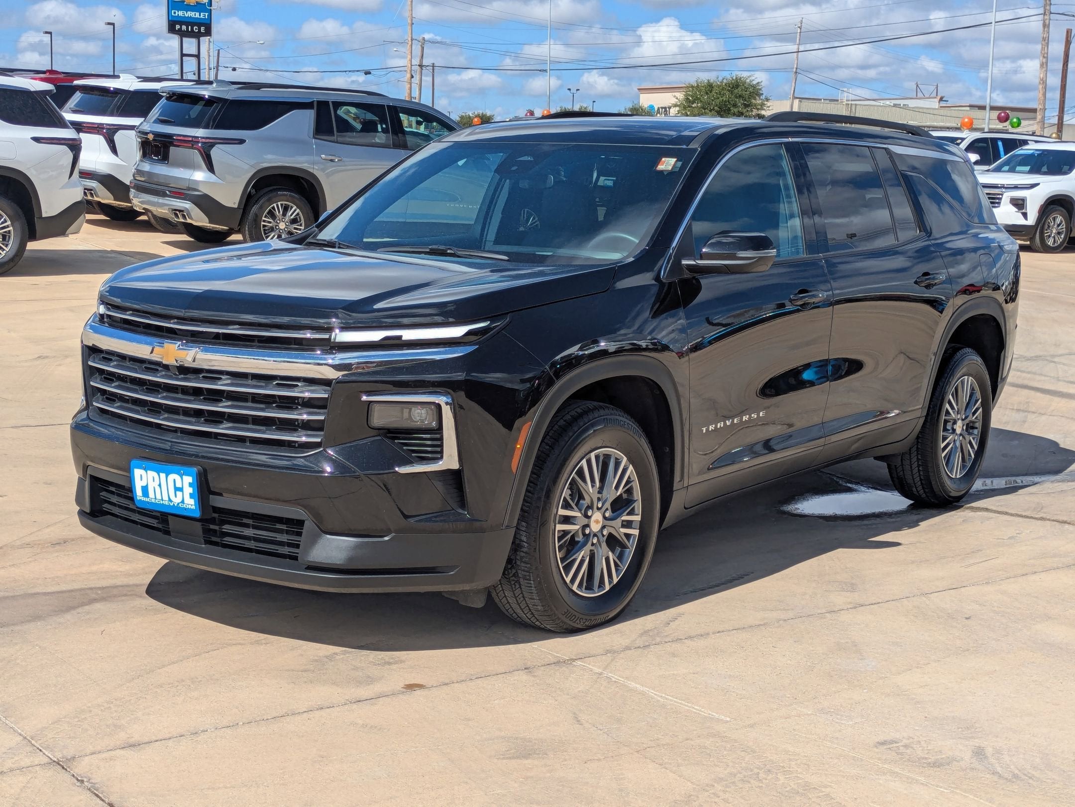 2025 Chevrolet Traverse LT