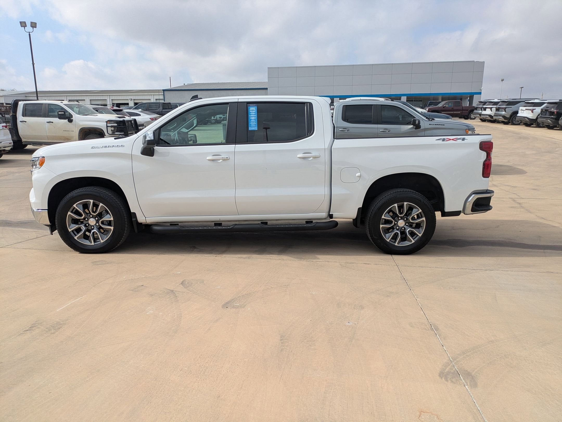 2023 Chevrolet Silverado 1500 LT (2FL)