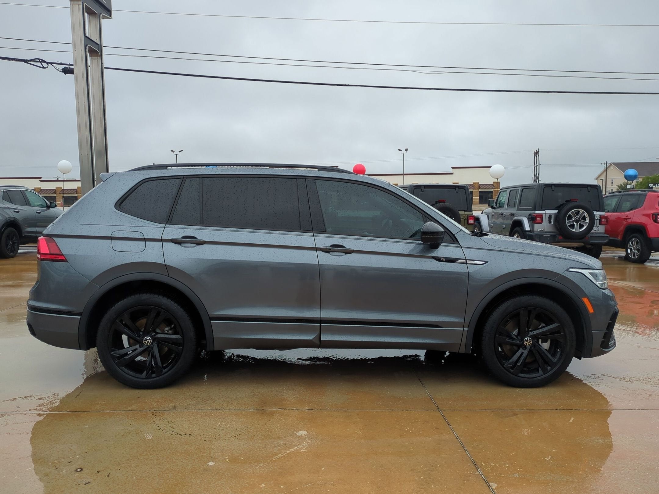 2024 Volkswagen Tiguan SE R-Line Black