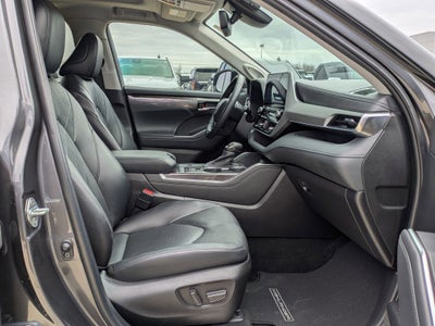 2022 Toyota Highlander Platinum