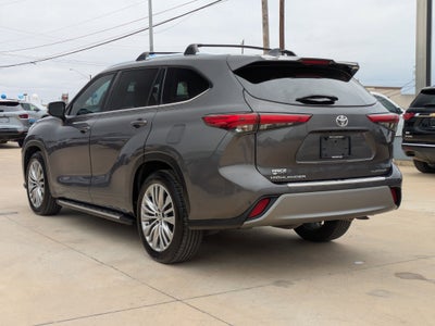 2022 Toyota Highlander Platinum