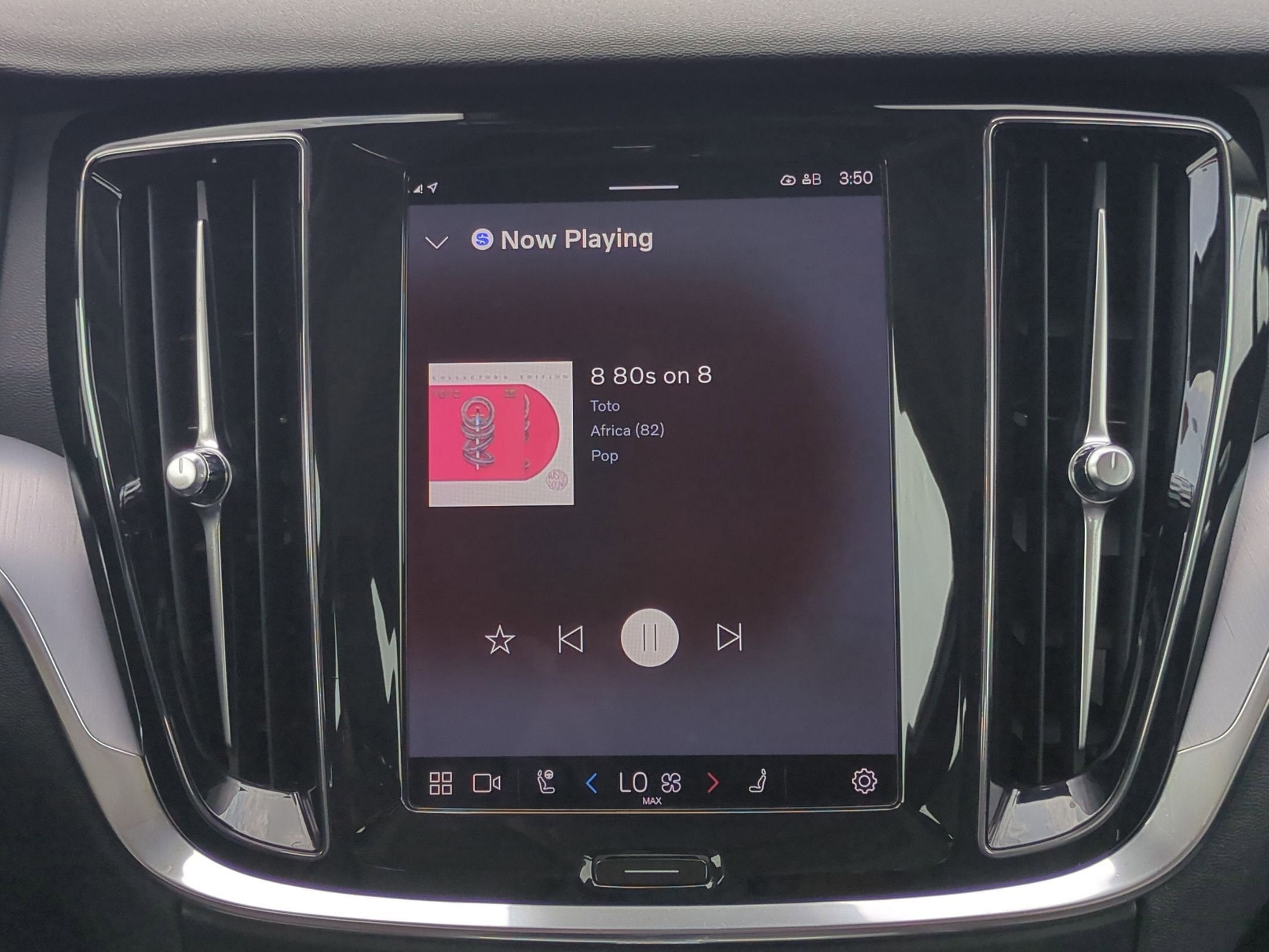 2024 Volvo S60 Core Dark Theme