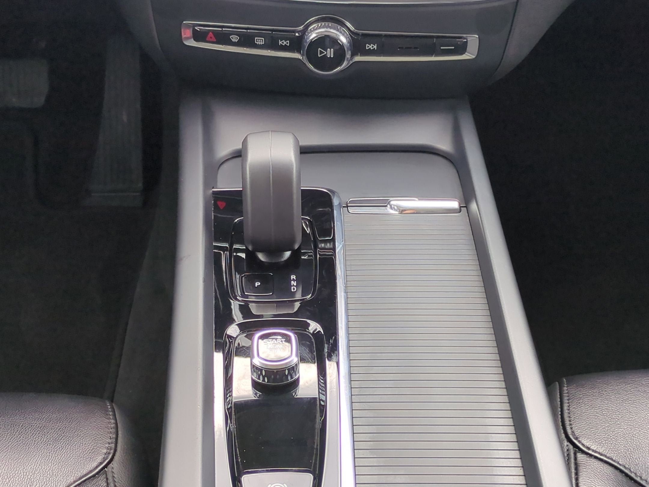 2024 Volvo S60 Core Dark Theme
