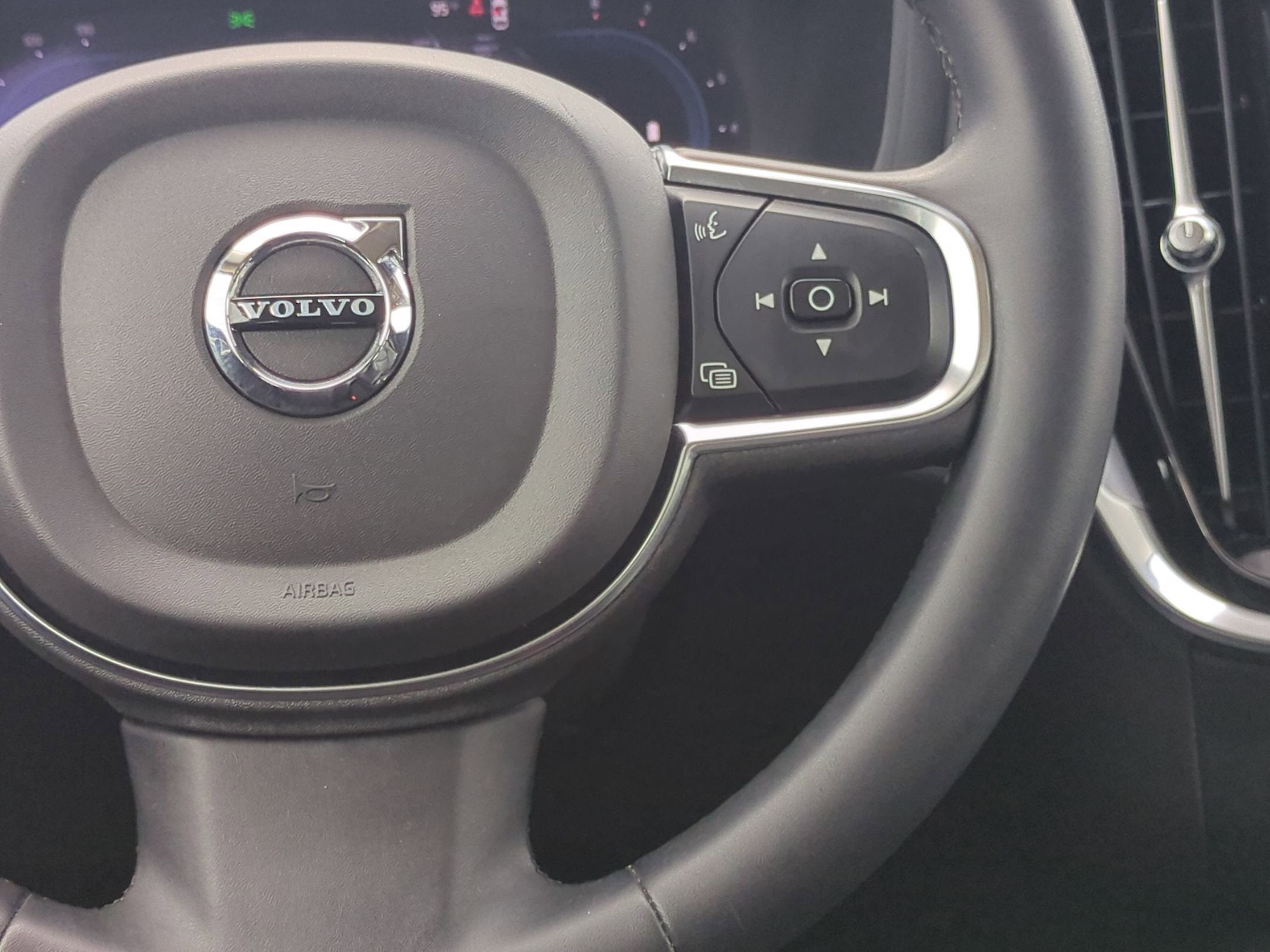 2024 Volvo S60 Core Dark Theme