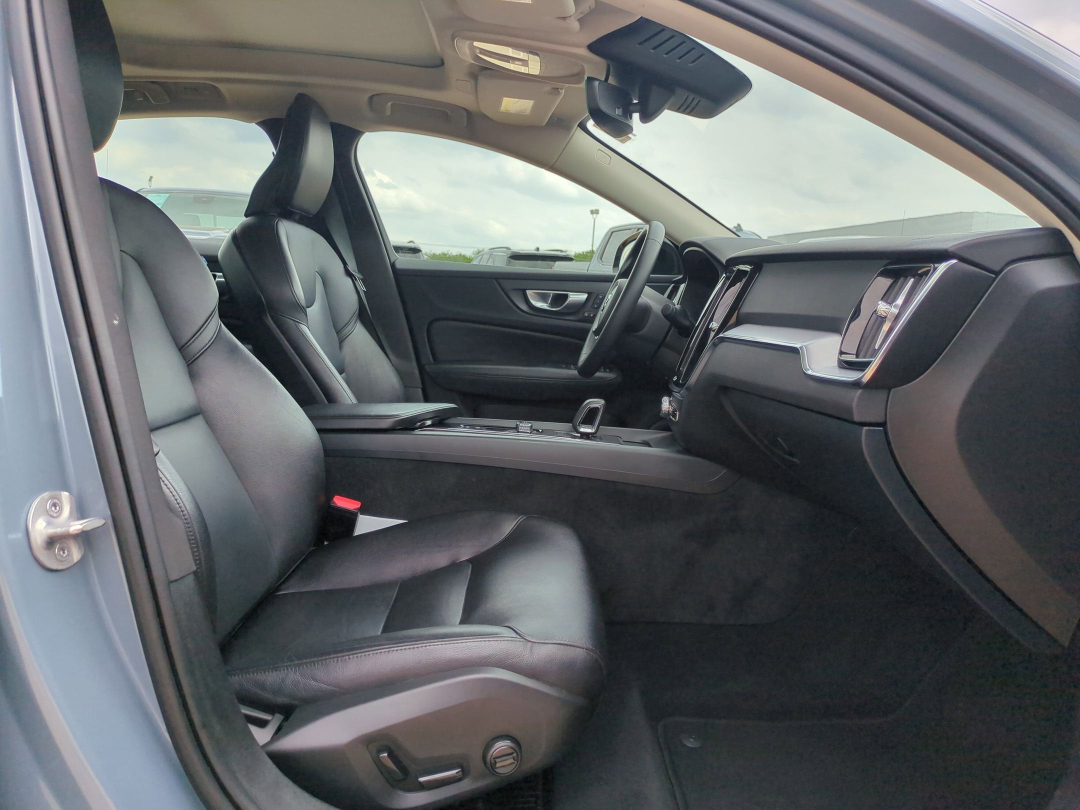 2024 Volvo S60 Core Dark Theme