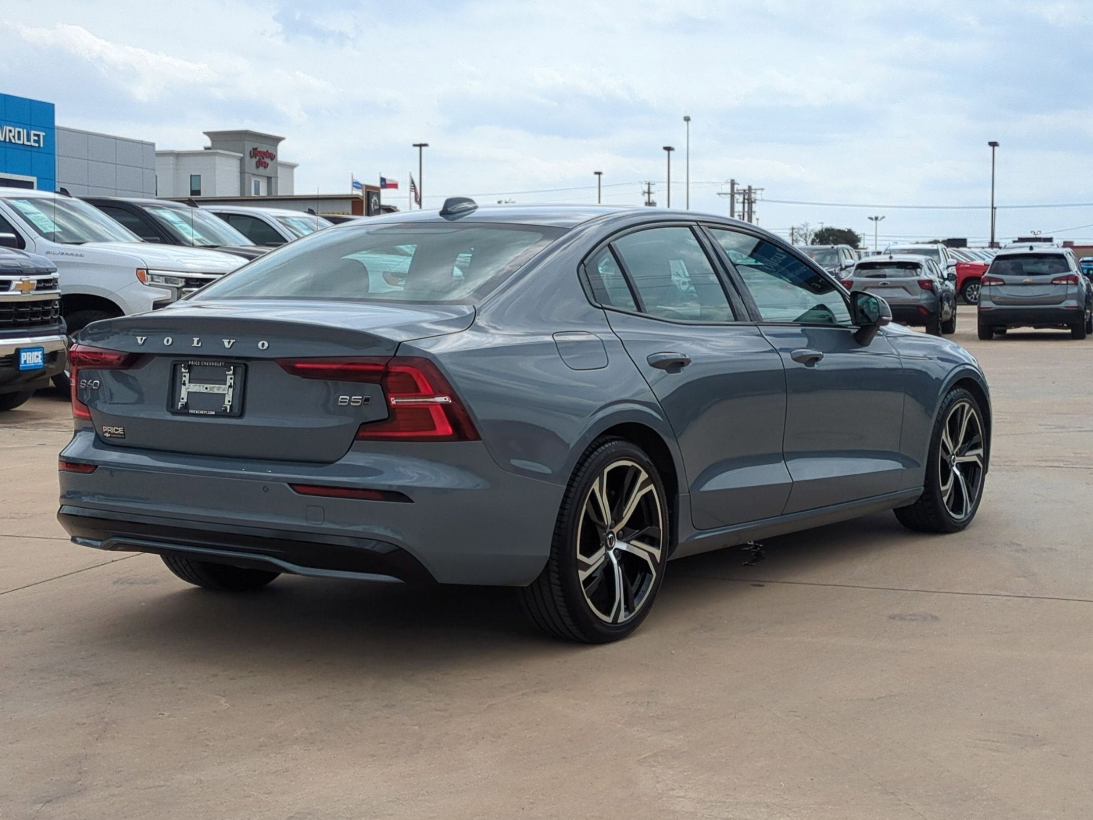2024 Volvo S60 Core Dark Theme