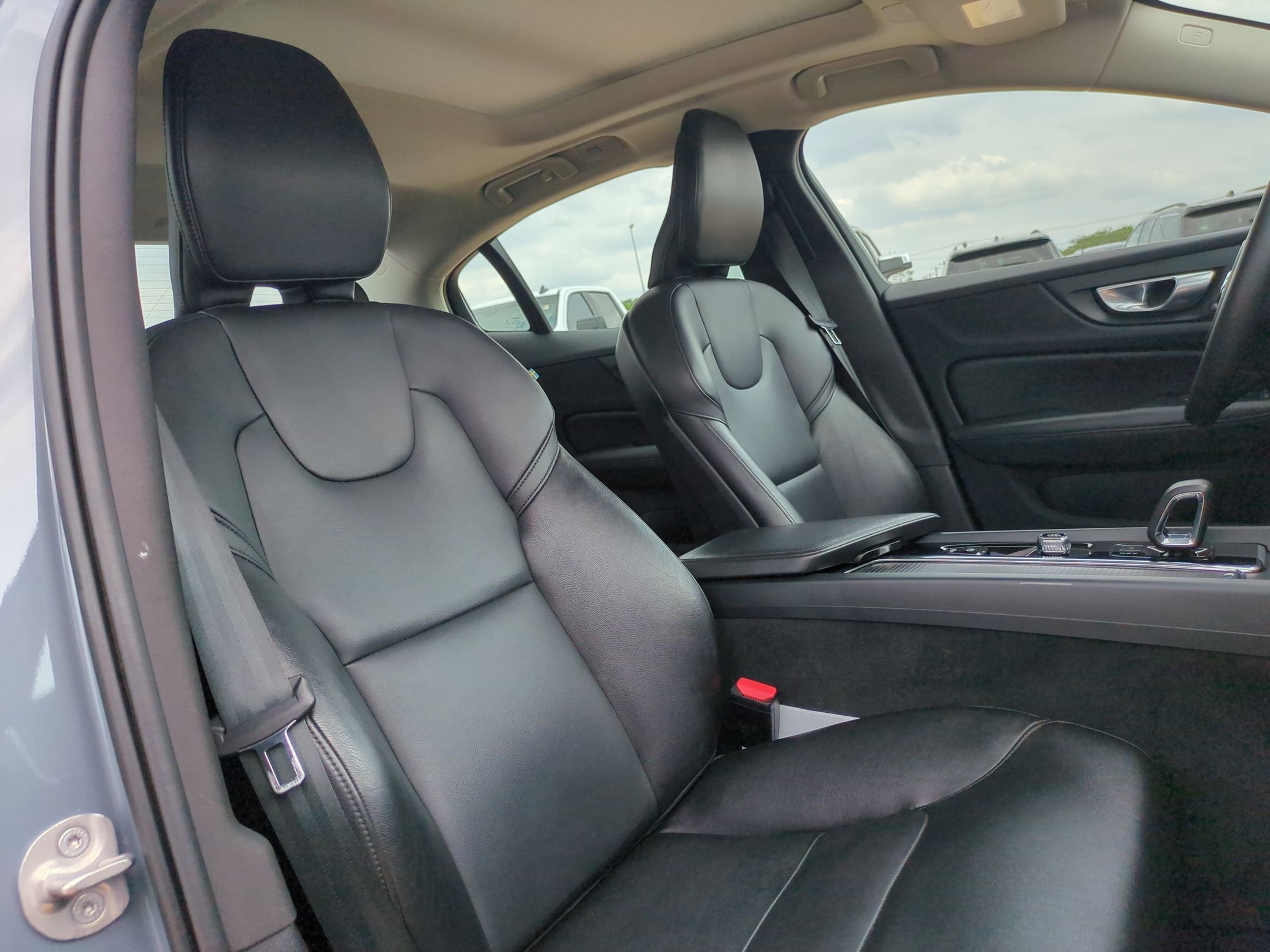 2024 Volvo S60 Core Dark Theme