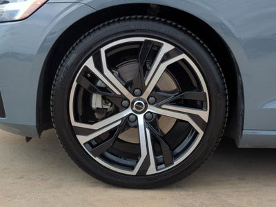2024 Volvo S60 Core Dark Theme