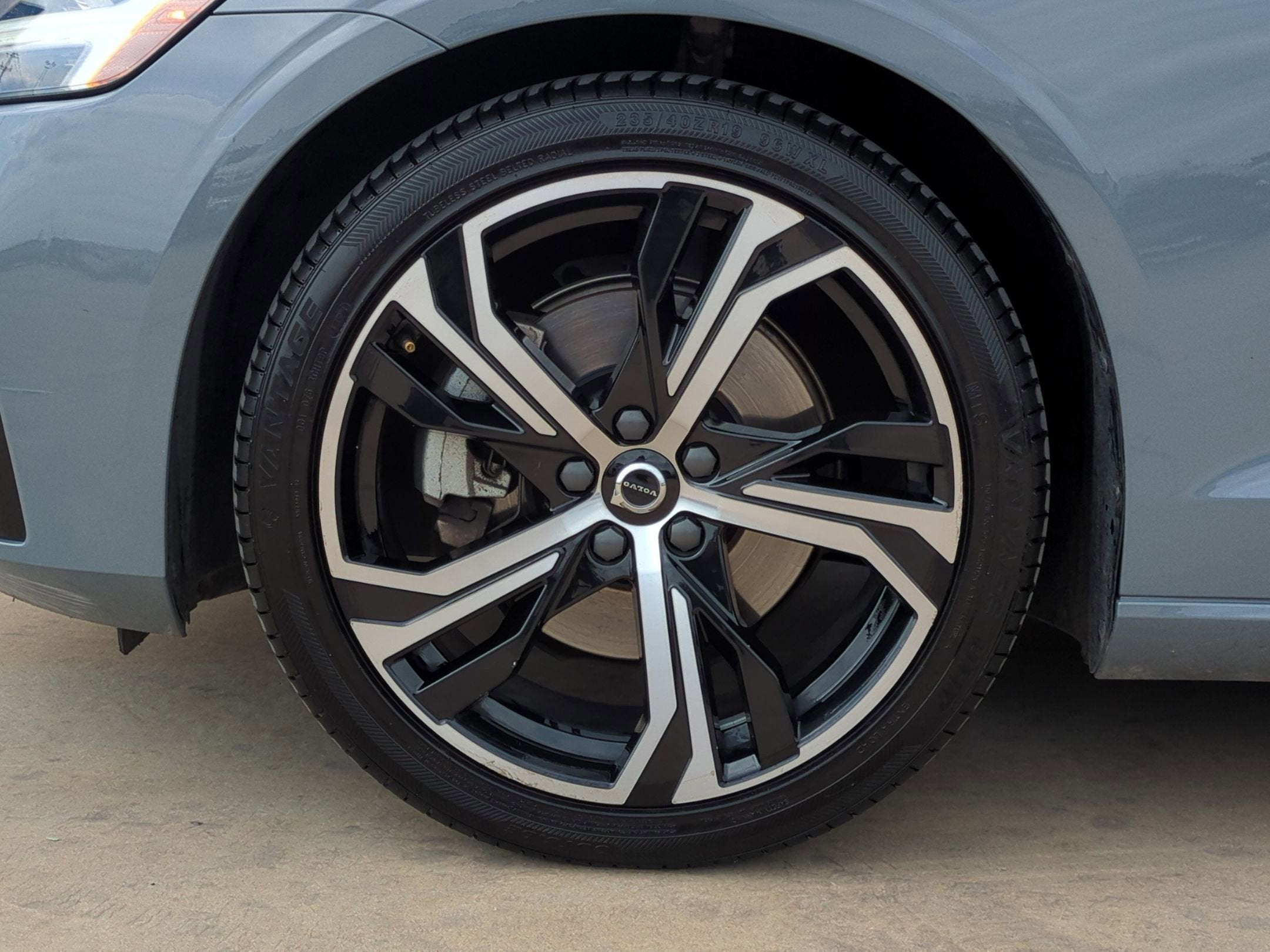 2024 Volvo S60 Core Dark Theme