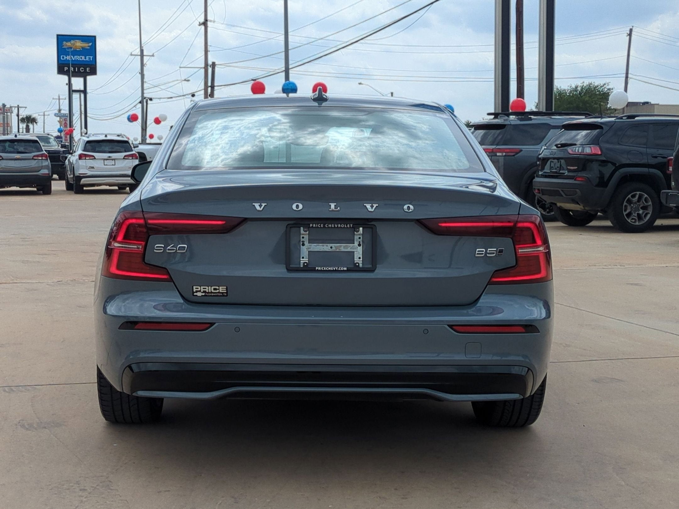 2024 Volvo S60 Core Dark Theme