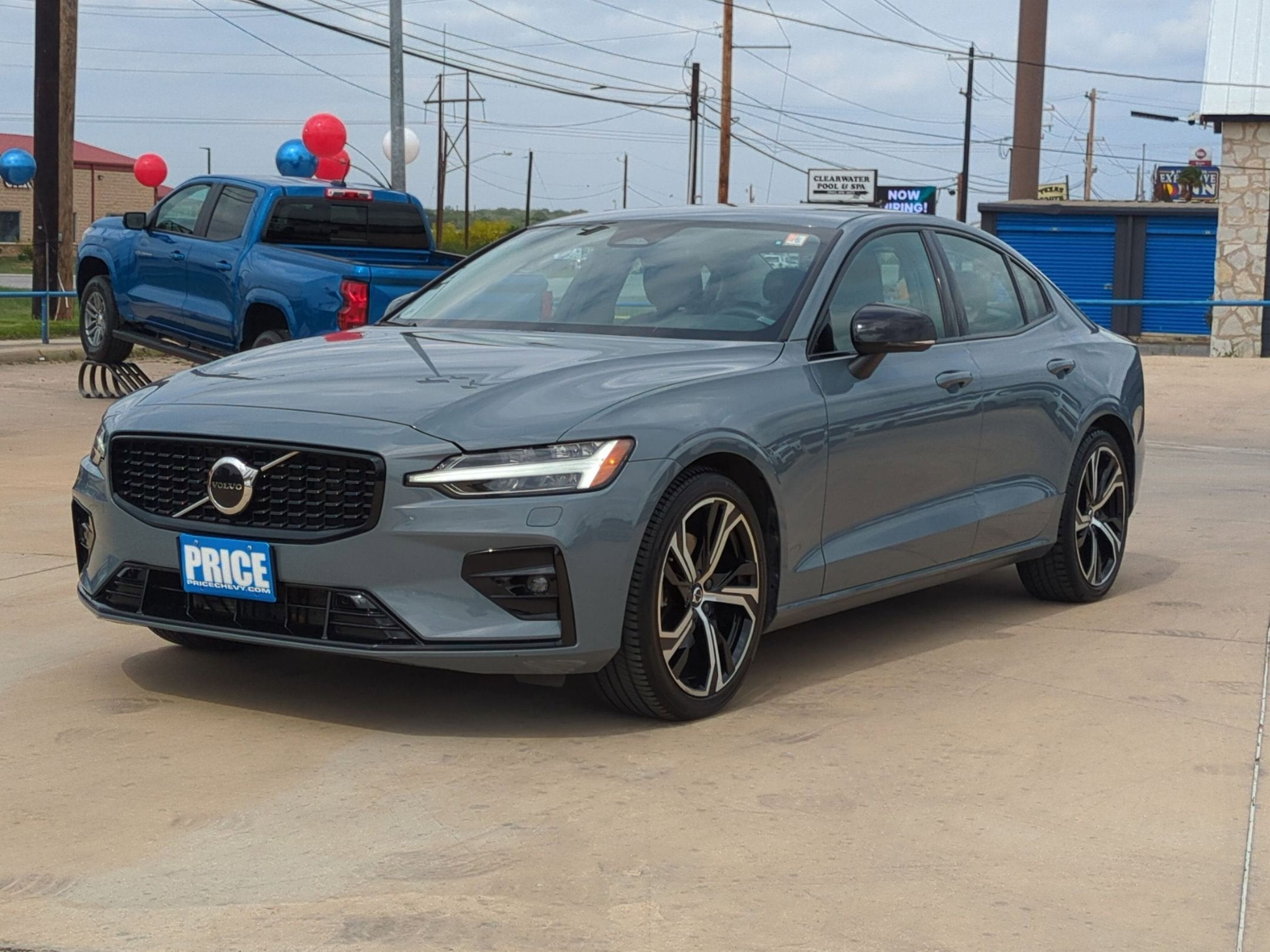 2024 Volvo S60 Core Dark Theme