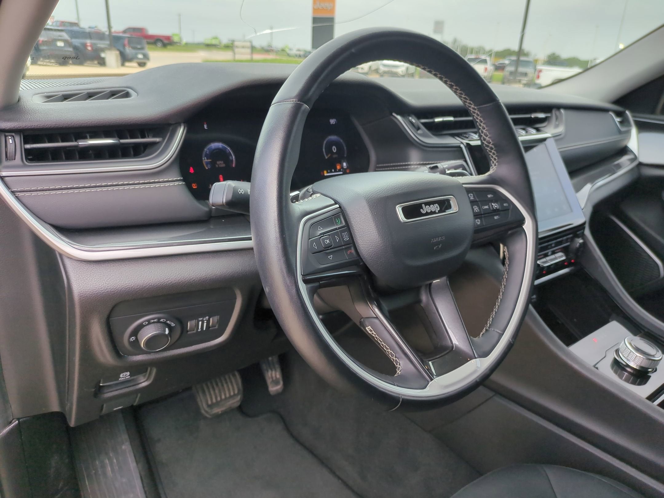 2022 Jeep Grand Cherokee L Laredo