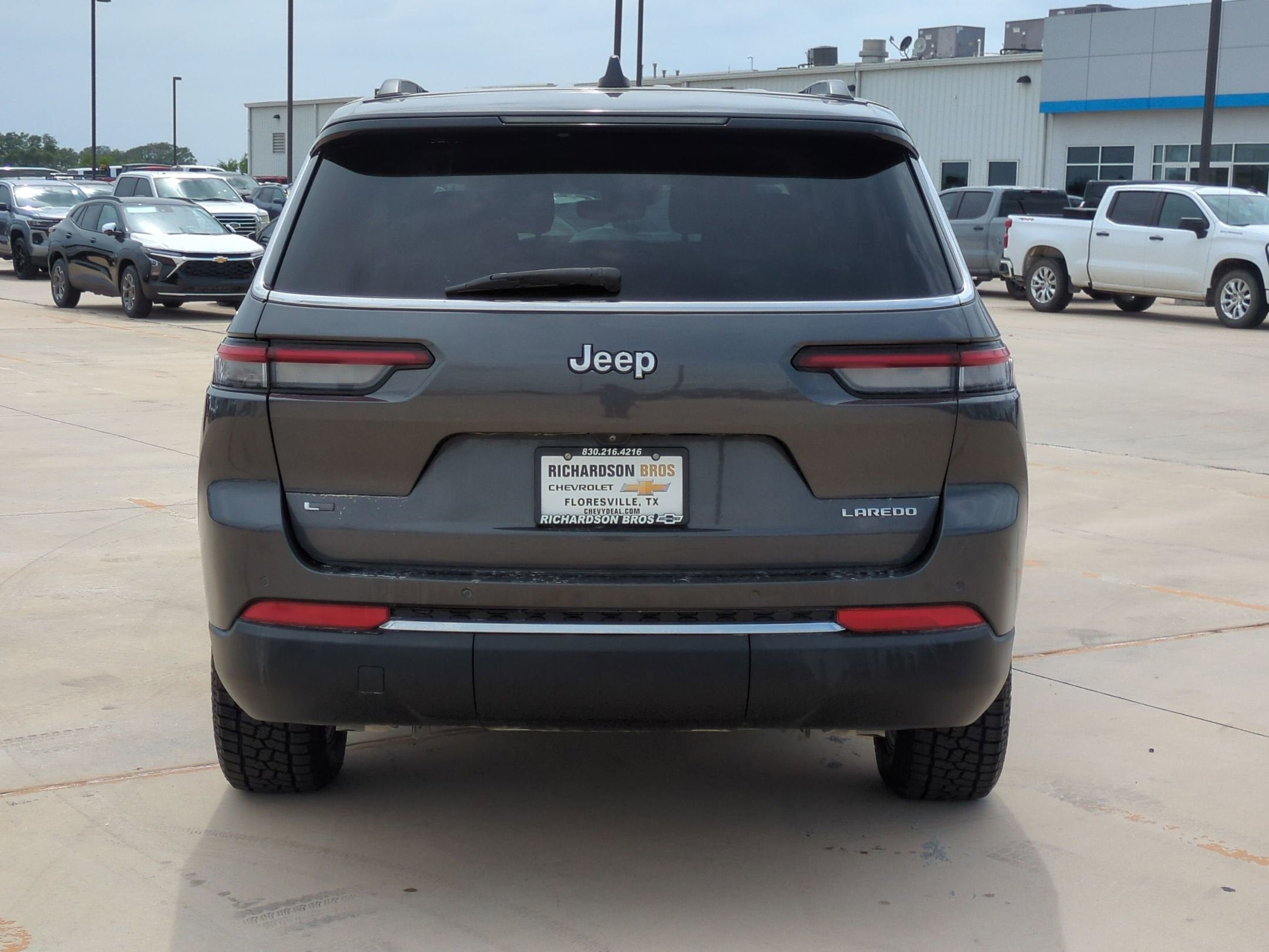 2022 Jeep Grand Cherokee L Laredo