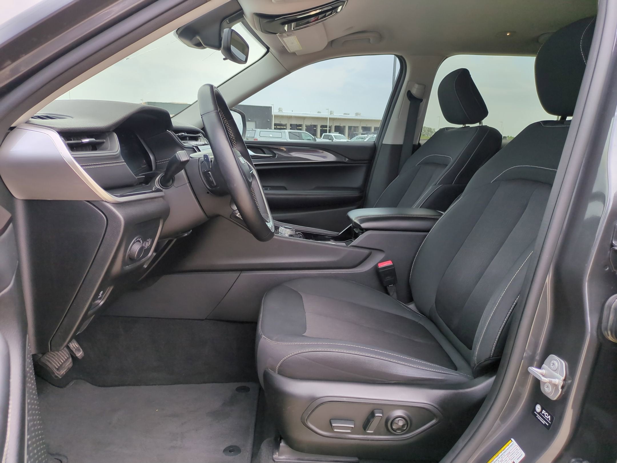 2022 Jeep Grand Cherokee L Laredo