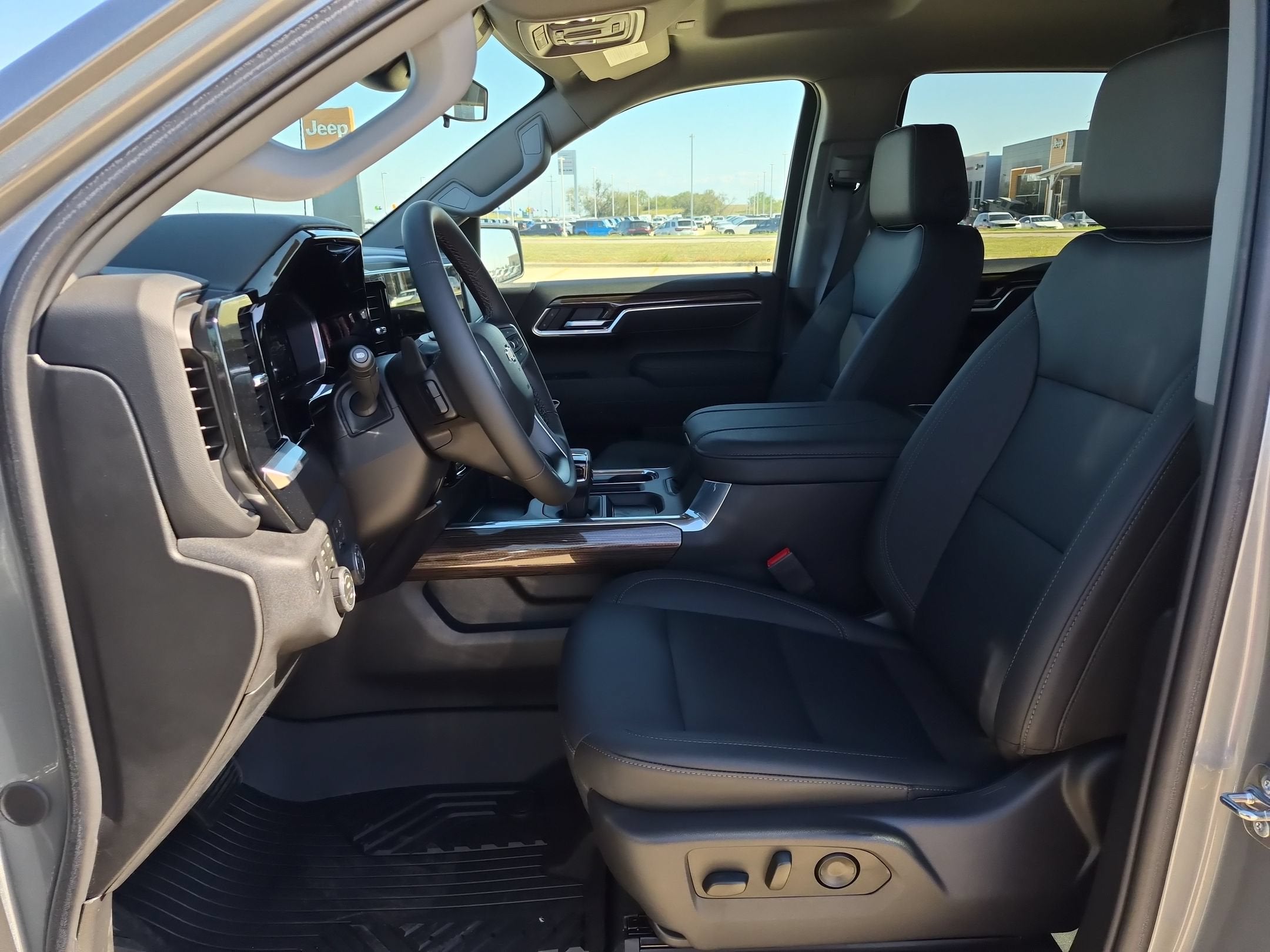 2026 Chevrolet Silverado 1500 LT - Photo 9