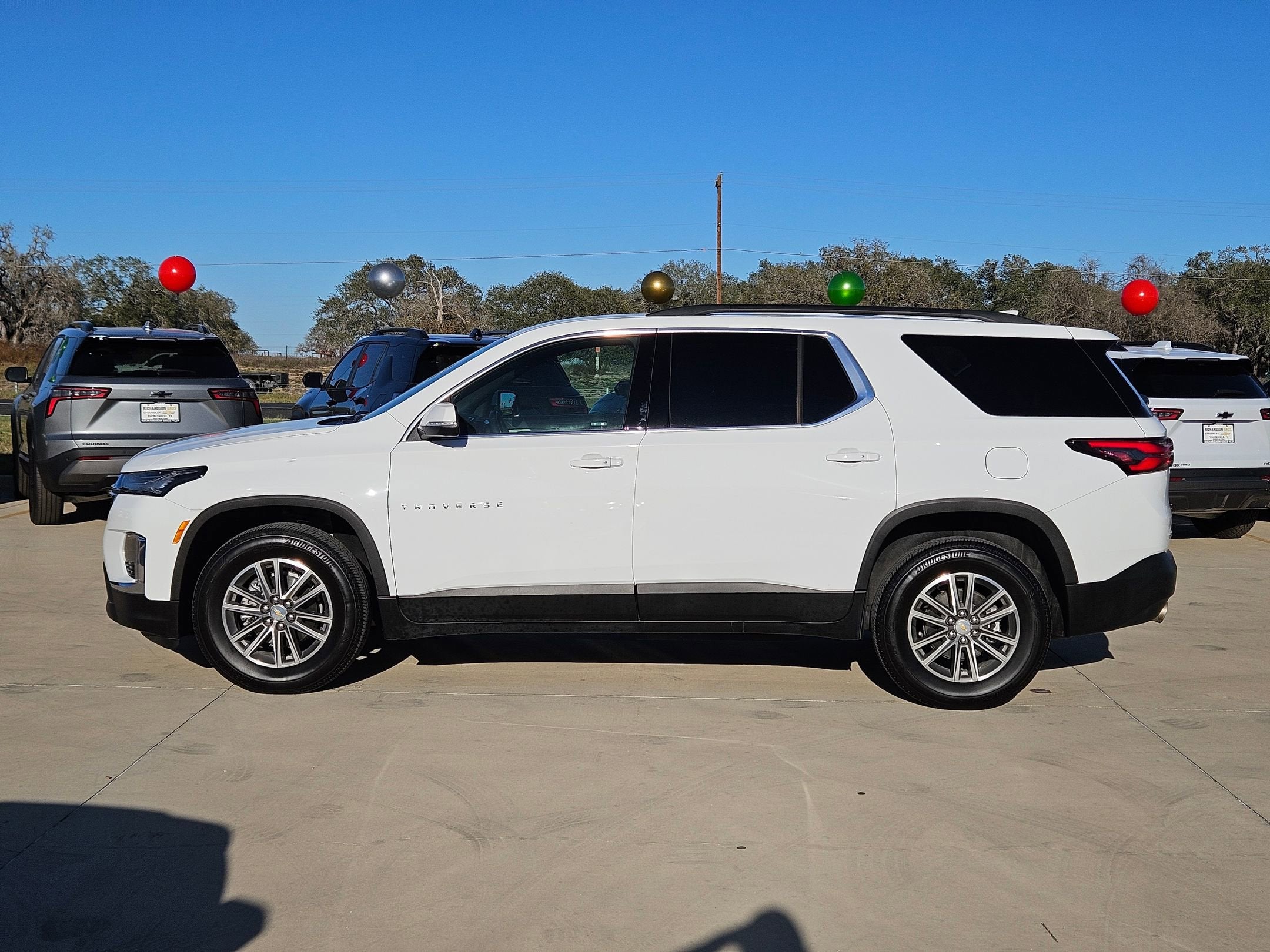 2023 Chevrolet Traverse LT Cloth