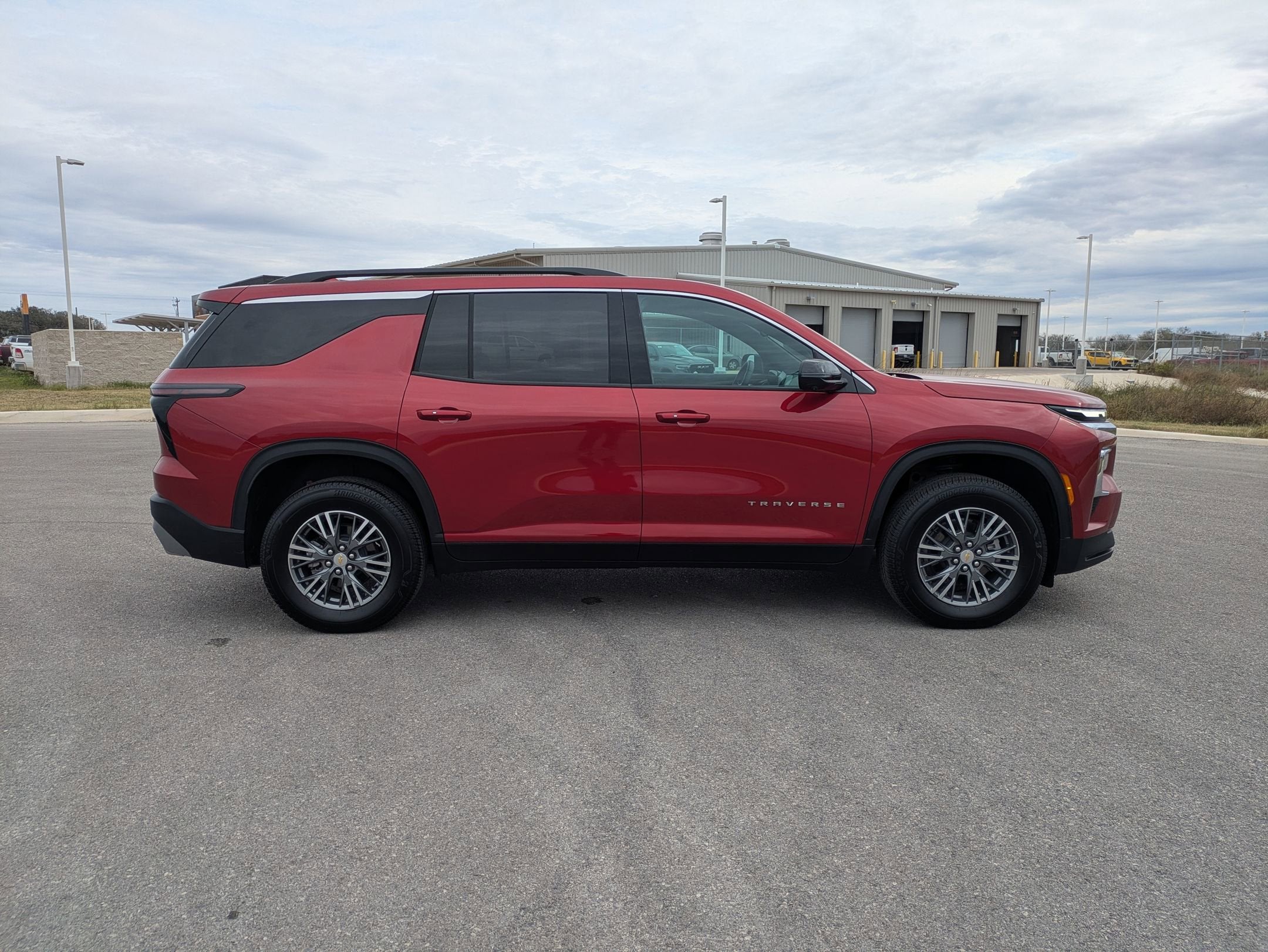 2025 Chevrolet Traverse LT