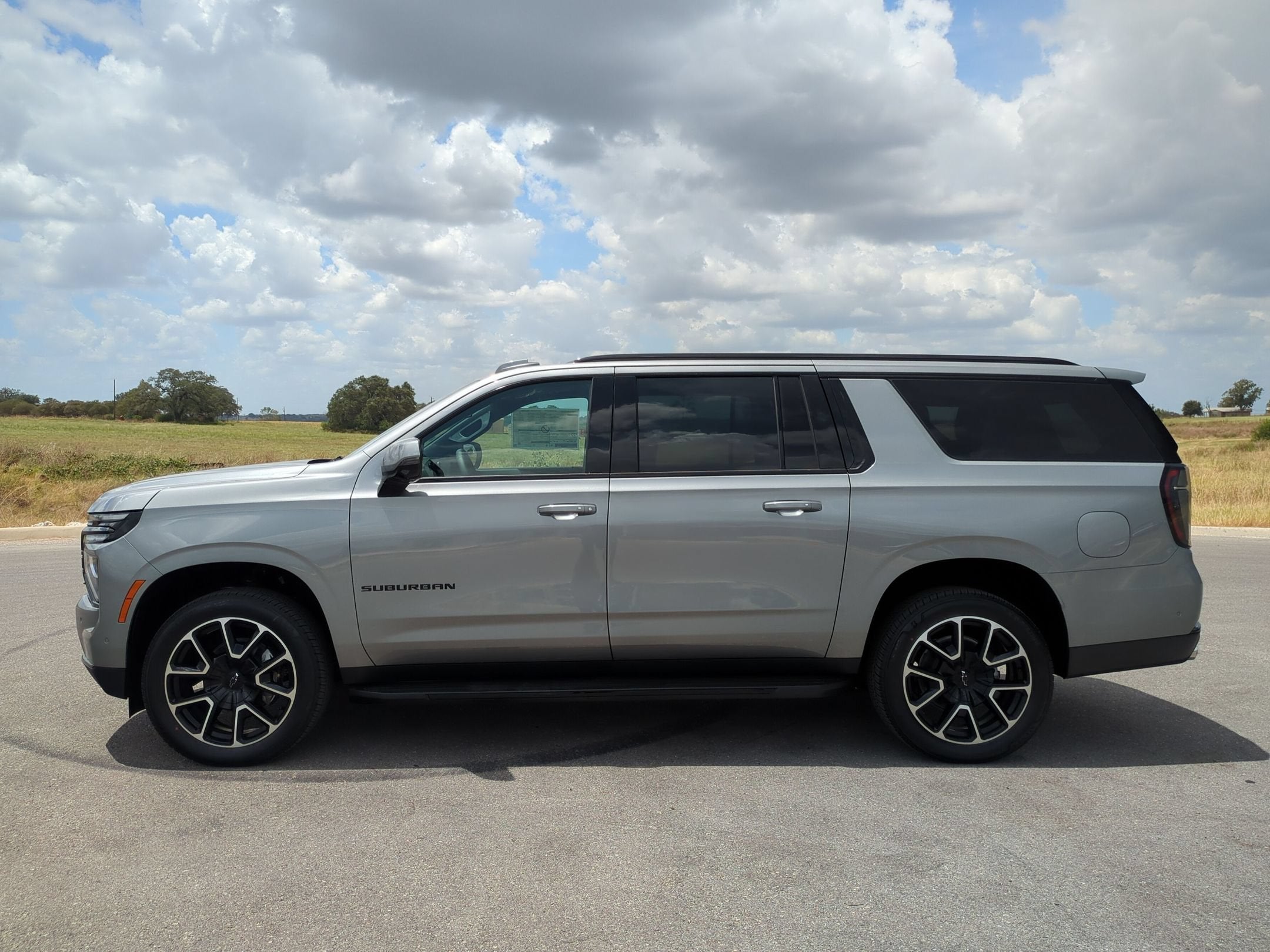 2026 Chevrolet Suburban RST - Photo 6