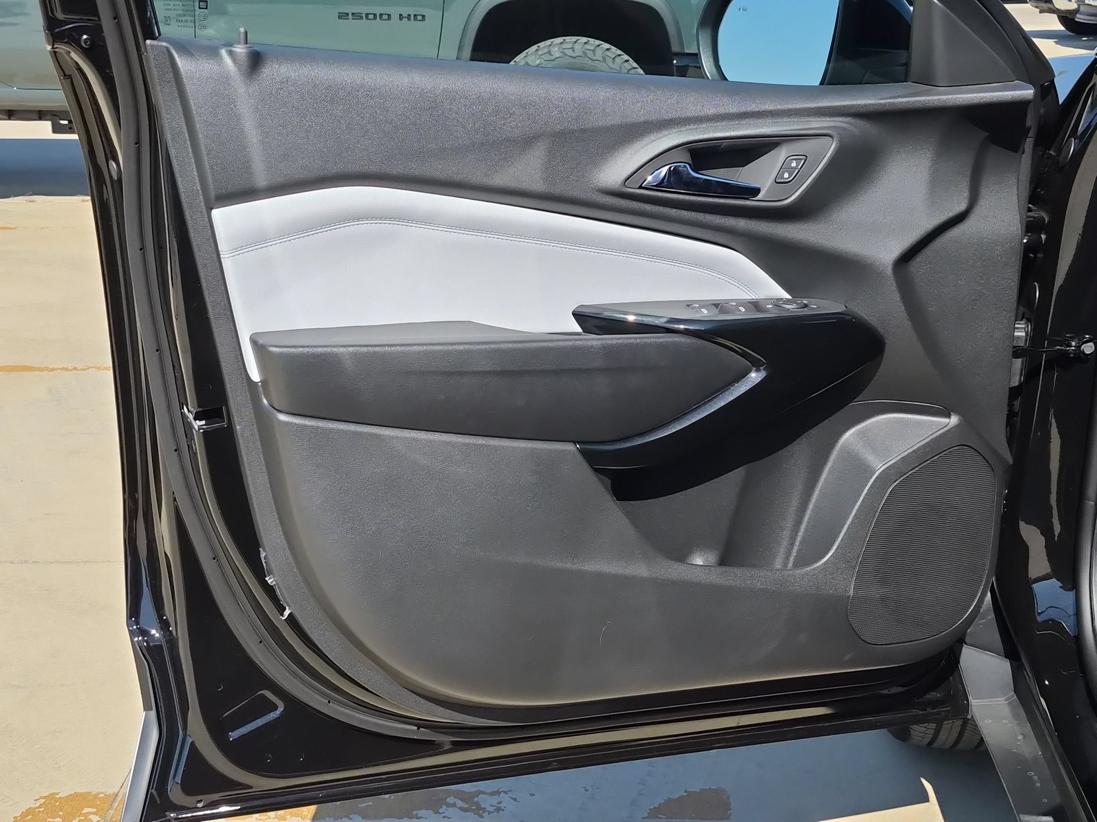 2026 Chevrolet Trax LT - Photo 11