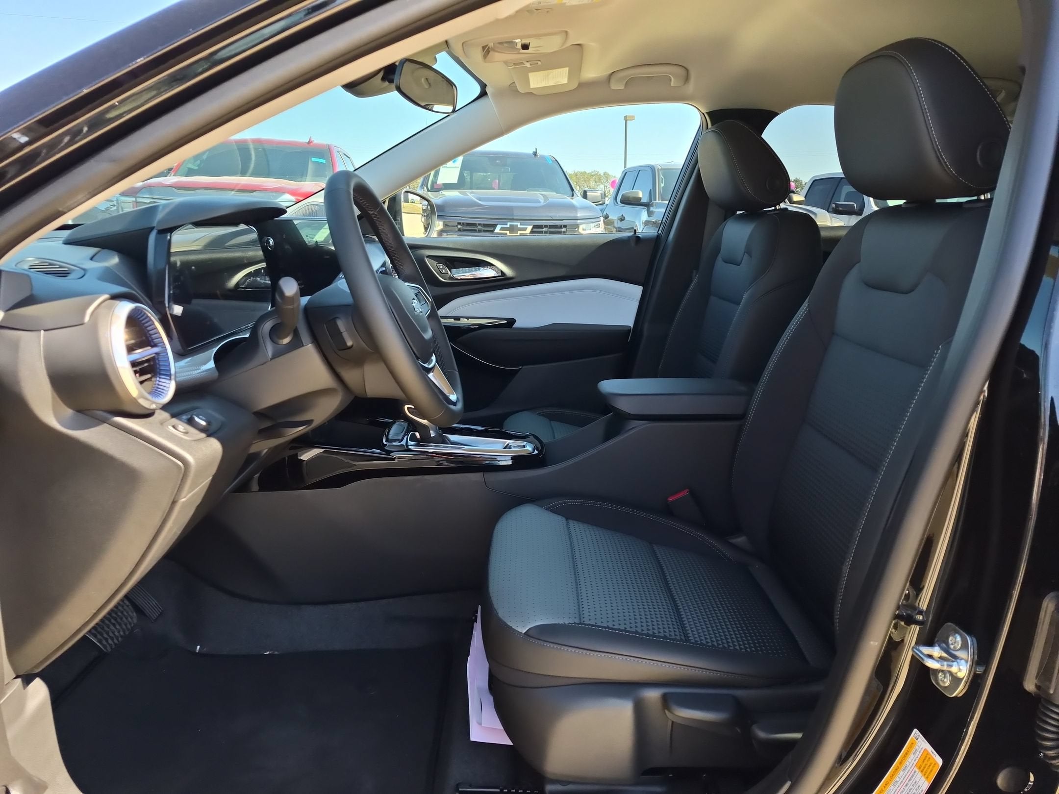 2026 Chevrolet Trax LT - Photo 9